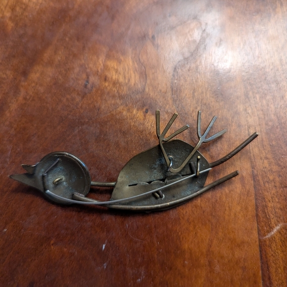 🐦 Vintage Brass Metal Green Bird Brooch Pin Eclectic Whimsical Figural - Picture 2 of 5